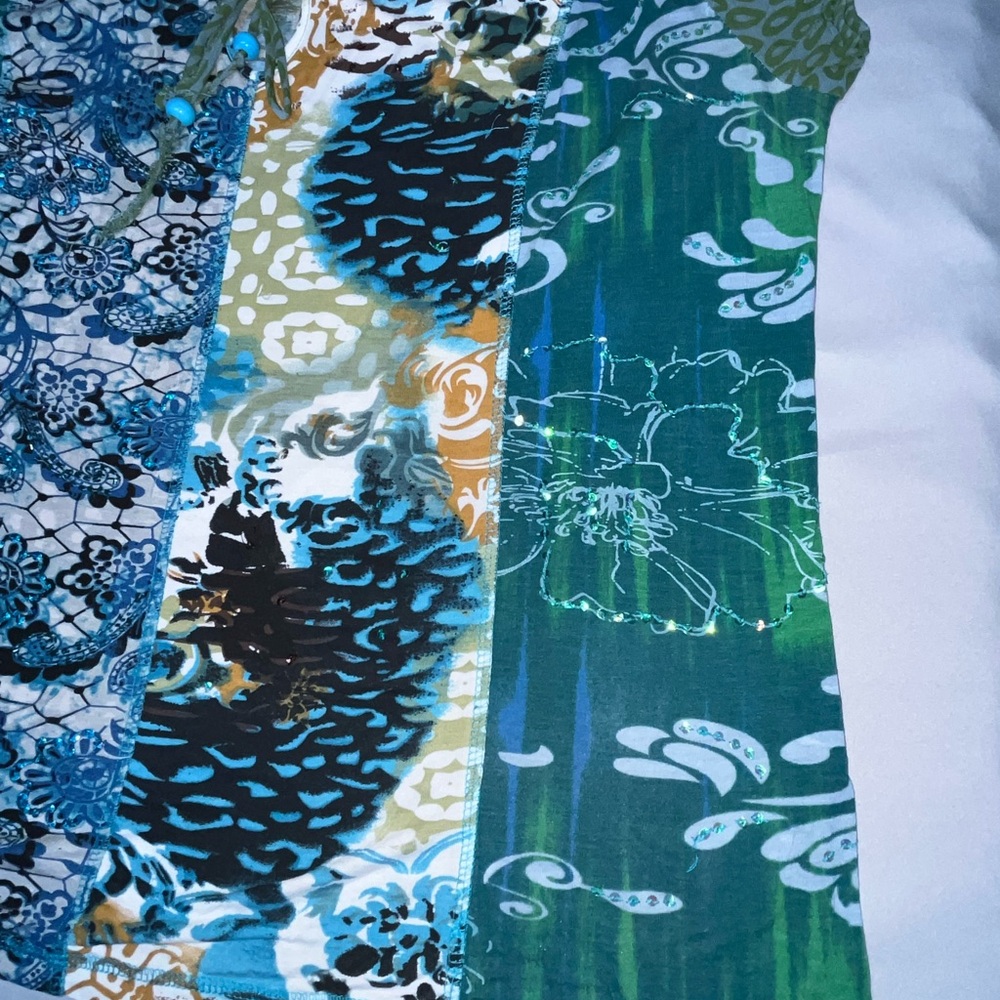 Bila Green and Blue Asymmetrical Cap‎ Sleeve Blouse - Picture 3 of 8